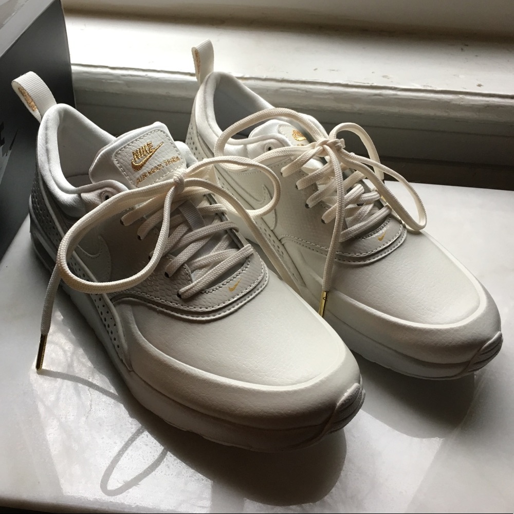 BRAND NEW Nike Air Max Thea